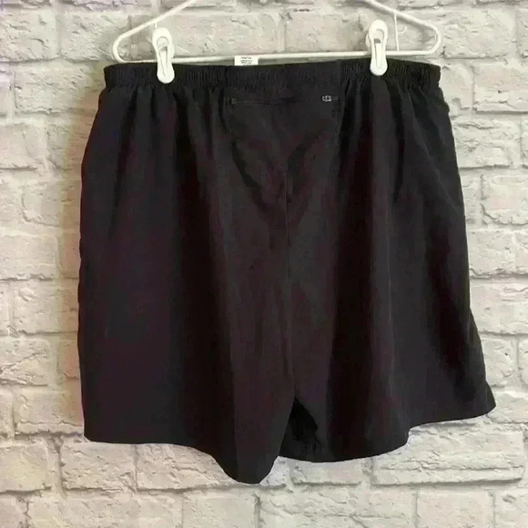 Reebok Men's shorts Black with inside tie waist zippered pocket in back Size XXL - Picture 2 of 5